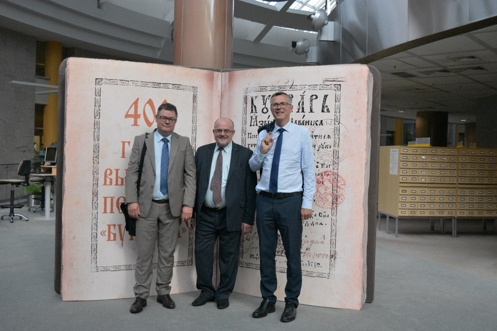 A Latvian Delegation Visits the National Library 