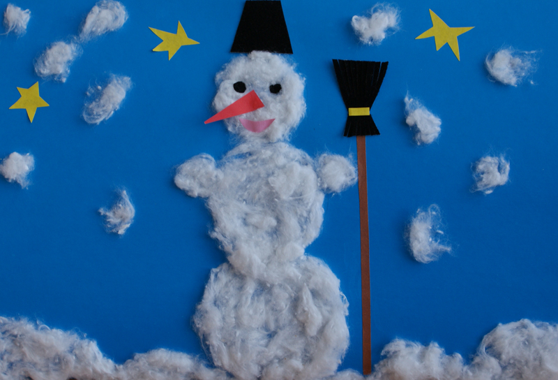  «Веселый снеговик». Материалы: цветная бумага, клей, вата.