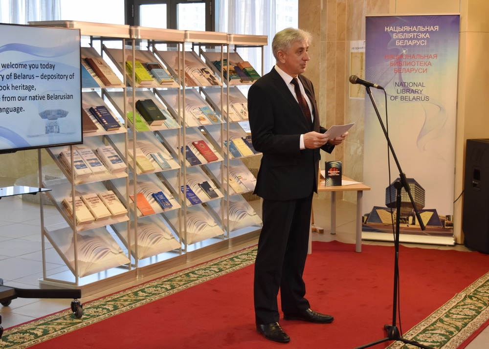 The Mother Tongue Constitution: excerpts from the fundamental laws of 27 countries were read out in the library 