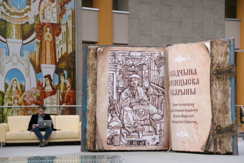 Национальная библиотека Беларуси отпразднует столетие. Гендиректор – о том, с чего она начиналась