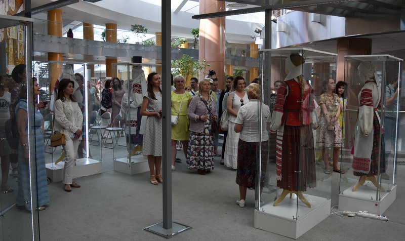We invite you to the National Library for the exhibition of folk costumes