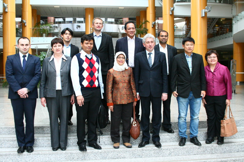 Delegation from Singapore visits the Library