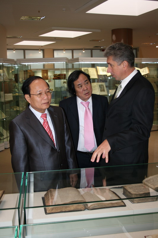 A delegation of the Ministry of Culture, Sport and Tourism of the Socialist Republic of Vietnam visited the NLB