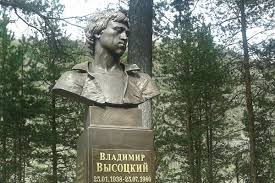 Памятник Высоцкому установили в Приэльбрусье