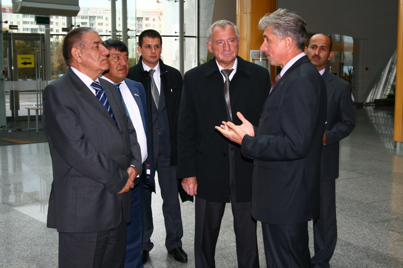 Delegation of the Republic of Tajikistan visits the Library