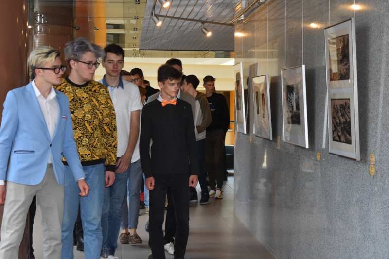 В библиотеке открылась выставка к 80-летию воссоединения БССР