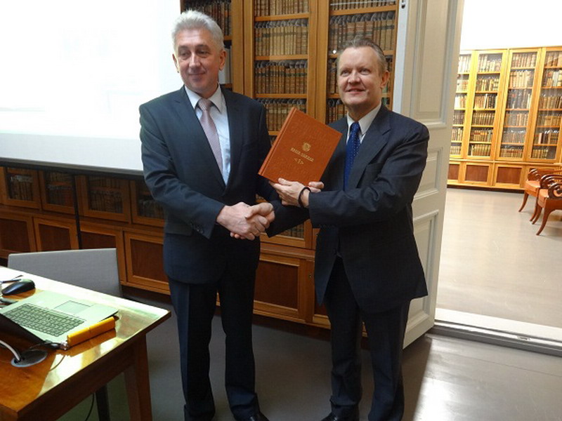 The National Library of Finland was presented a collection of Belarusian editions
