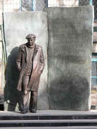 В Киеве открыт памятник Владимиру Короткевичу