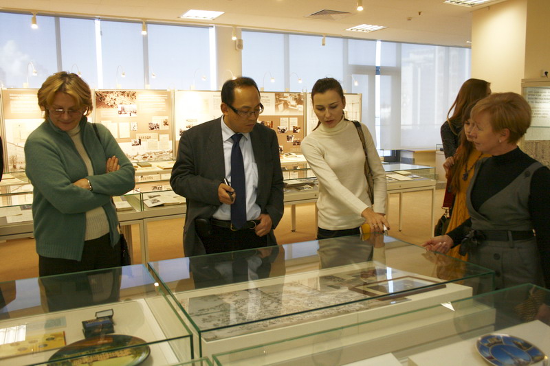 The Japanese journalist visits the Library