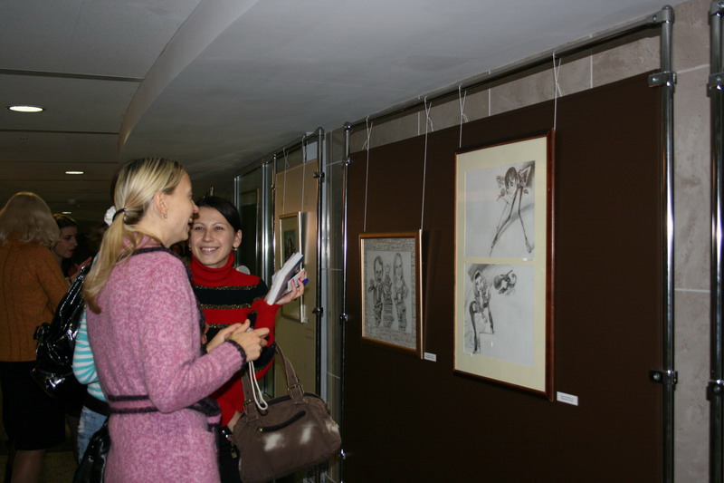 Выставка шаржей Олега Карповича