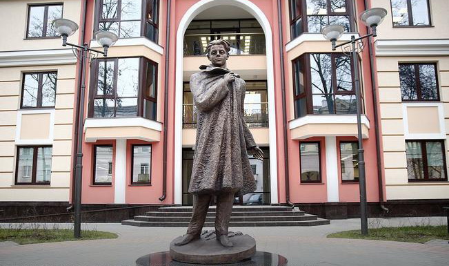 В Минске появился памятник Владимиру Короткевичу