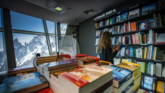 На самой высокой точке Европы открылся книжный магазин 