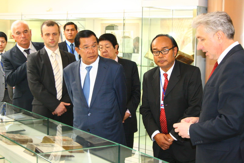 A delegation of Cambodia visits the National Library