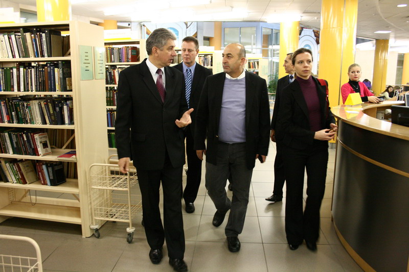 Delegation headed by speaker of the PACE Political Commission M. Chavushoglu visited the Library