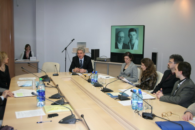 The round table dedicated to G.Y. Golenchenko