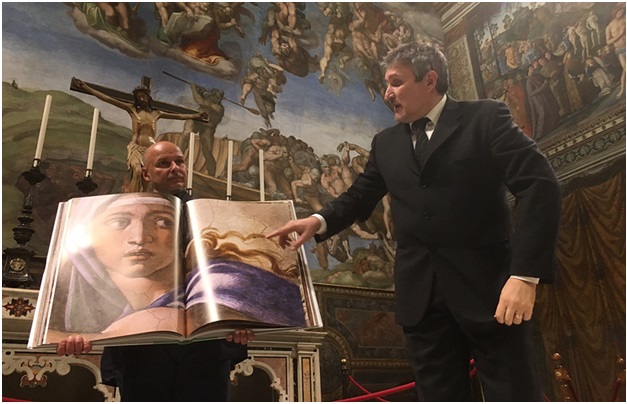 В Ватикане представлены уникальные тома фотографий Сикстинской капеллы