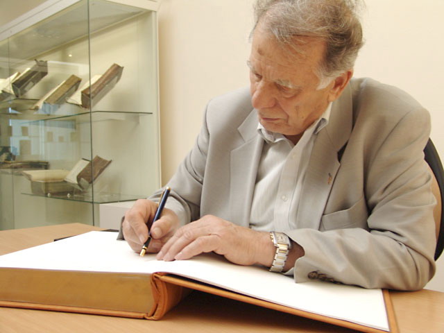 Лауреат Нобелевской премии Жорес Алферов посетил Национальную библиотеку Беларуси