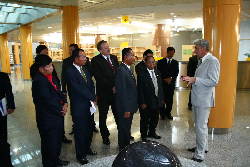 Parliamentary delegation of Cambodia visits the Library