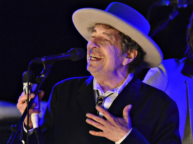 Лауреатом Нобелевской премии по литературе стал Боб Дилан