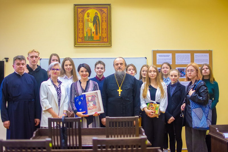 The Visit of young NBB specialists to the library of the Theological Academy