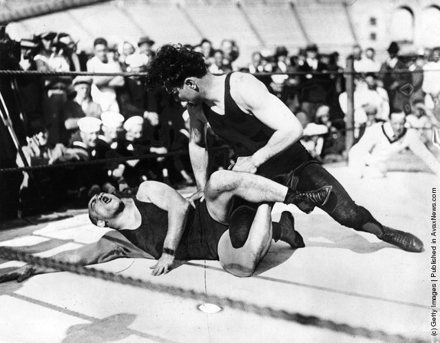 The fight between Jack Dempsey (1895–1983) and Lenny Montana. (Photo: Topical Press Agency/Getty Images). April, 1925. Source: http://wrestling.com.ua