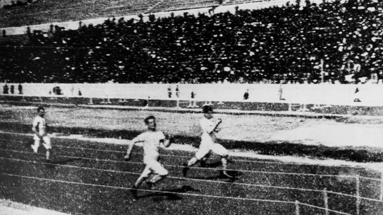 1896.jpg Thomas Burke on the distance of 100m.  https://sverigesradio.se