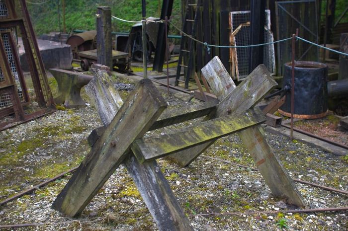 Sawhorses for sawing woods. Source: http://legkoe-delo.ru/