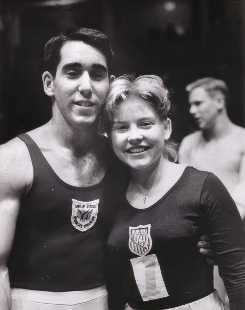 Дэн Мілмэн і Джудзі Вілс – першыя чэмпіёны свету па скачках на батуце (1964). Крыніца: http://www.trampolinepundit.com